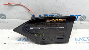 The left charging port housing of the Audi E-Tron 19-23 is bare, without the charging pattern on the cover.