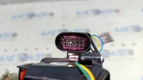 The left charging port housing of the Audi E-Tron 19-23 is bare, without the charging pattern on the cover.