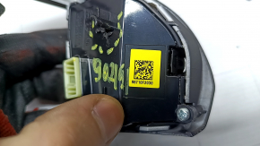 The steering wheel control buttons on the left Hyundai Elantra AD 19-20 are broken and worn.