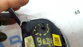 The steering wheel control buttons on the left Hyundai Elantra AD 19-20 are broken and worn.