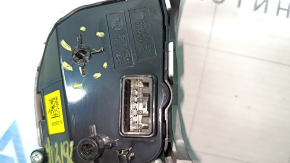 The steering wheel control buttons on the right Hyundai Elantra AD 19-20 are broken and worn.