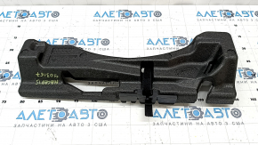 The foam under the Porsche Macan 15-26 jack is crushed