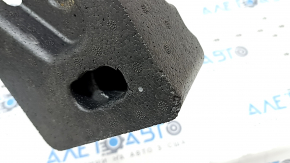 The foam under the Porsche Macan 15-26 jack is crushed