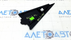 The rear left side triangle door trim of the Audi Q5 8R 09-17 is worn.