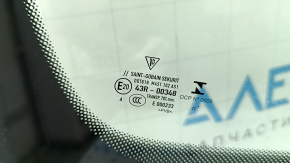 Windshield chips on a Porsche Macan 15-18 with a rain sensor