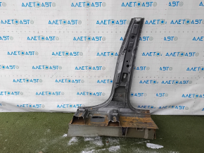 The central right body pillar of a BMW X5 F15 14-18 was sawed off.