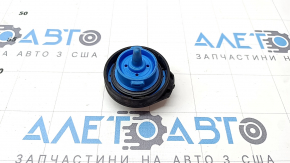 The fuel filler cap of the Porsche Macan 15-18 has a broken fastener.