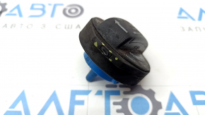 The fuel filler cap of the Porsche Macan 15-18 has a broken fastener.