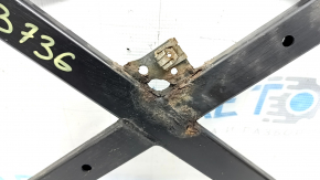 The front subframe strut bar of a Porsche Macan 15-26 is rusty.