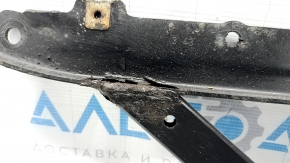The front subframe strut bar of a Porsche Macan 15-26 is rusty.