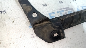 The front left mudguard liner for a Toyota Highlander 20-26 is worn.