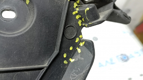 The rear bumper mount on the right fender of the Audi A3 8V 17-20 is broken.