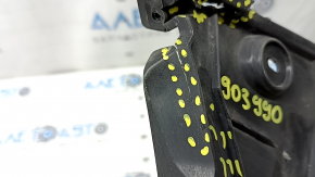 The rear bumper mount on the right fender of the Audi A3 8V 17-20 is broken.