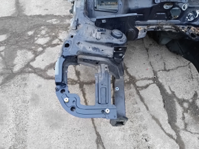 Front right quarter of a Porsche Macan 15-15