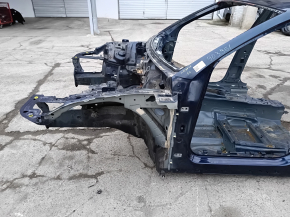 Front left quarter of a Porsche Macan 15-15