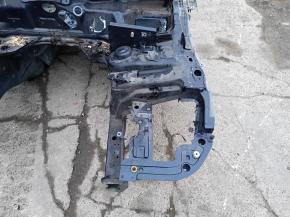 Front left quarter of a Porsche Macan 15-15