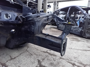Front left quarter of a Porsche Macan 15-15