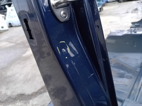 The central right body pillar of the Porsche Macan 15-26 on the body, butt
