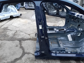 The central right body pillar of the Porsche Macan 15-26 on the body, butt