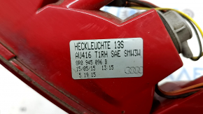 The right rear bumper light of the Audi Q5 8R 09-17 is worn out.