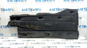The right underbody protection of the Audi A3 8V 15-20 4d, 5d is torn, no fragments