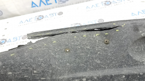 The right underbody protection of the Audi A3 8V 15-20 4d, 5d is torn, no fragments