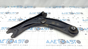The lower front right control arm of the Audi A3 8V 15-20 has a torn silent block.