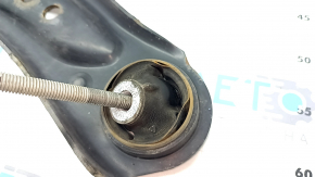 The lower front right control arm of the Audi A3 8V 15-20 has a torn silent block.