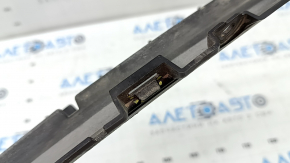The Audi A3 8V 17-20 radiator grille mount is broken.