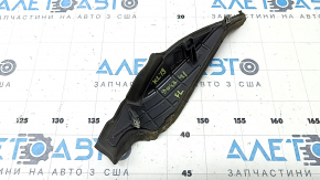 The left Jeep Cherokee KL 19-23 wiper blade seal has dried out.