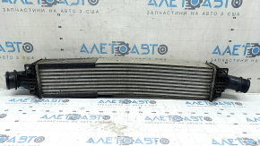 The intercooler of the Audi A4 B9 17-20 2.0T is dented, the honeycomb is crushed.