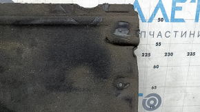 The rear engine guard of the Audi A4 B9 17-25 is worn out.