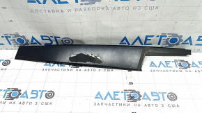 The front right side door trim for the Jeep Cherokee KL 14-23 has peeled off.