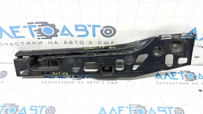 The left rear threshold mount for BMW 5 G30 17-23 is broken.