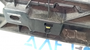 The right central threshold mount for BMW 5 G30 17-23 is broken.