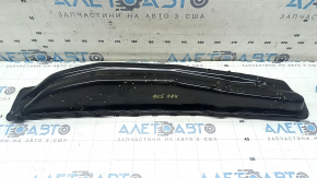The door-wing seal on the left BMW X7 G07 19-26 is torn and scratched.