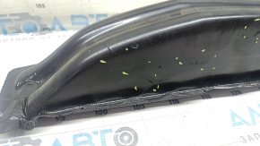 The door-wing seal on the left BMW X7 G07 19-26 is torn and scratched.