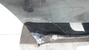 The bare rear right door of a BMW X7 G07 19-26 black 475 is dented.