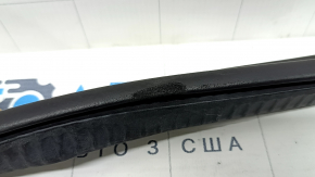 The front left door seal for a BMW 5 G30 17-23 is worn out.