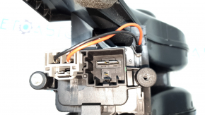 Fan in the center console of BMW X7 G07 19-26, broken mount