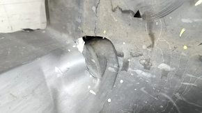 The front right rear fender liner of the BMW X7 G07 19-26 is dented and has tears.