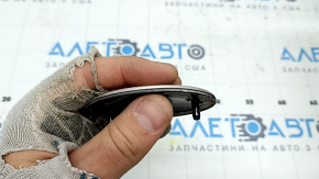 The BMW 5 G30 17-23 hood emblem has peeled off and is peeling.