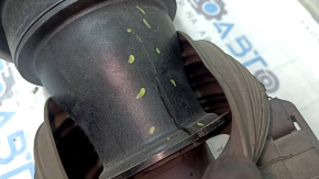 The rear right air shock absorber housing of the BMW X7 G07 19-26 has cracked.