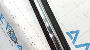 Door-glass molding, central front right Toyota Camry v40, chrome, broken fastener, worn, peeling coating, bump