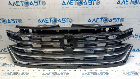 Radiator grille VW Atlas 24-26 black gloss with chrome moldings without emblem, SE