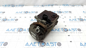The Toyota Camry V40 hybrid's air conditioning compressor is rusty.