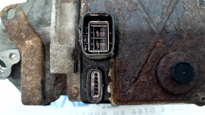 The Toyota Camry V40 hybrid's air conditioning compressor is rusty.