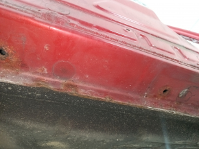 The left center pillar of a Toyota Camry v40 is rusty.