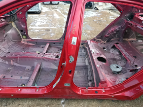 The left center pillar of a Toyota Camry v40 is rusty.