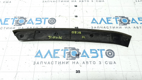 Left hood seal for Audi Q8 19-26, crack in mounting